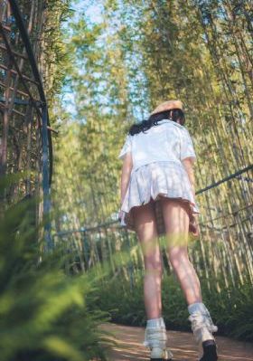 一边吻一边摸进内裤里网站_HD免费观看最新